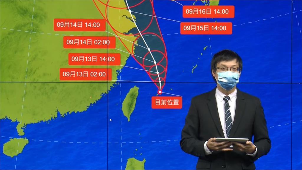 氣象局下午說明颱風最新動態。圖／台視新聞