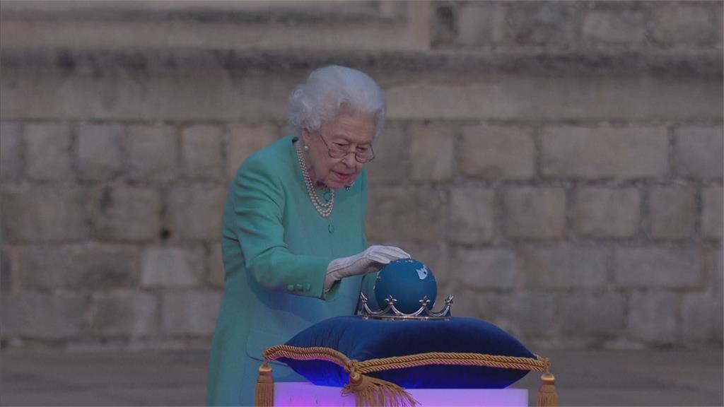 慶祝英國女王在位70週年，英國舉行為期4天的白金禧慶典。圖／畫面攝自AP