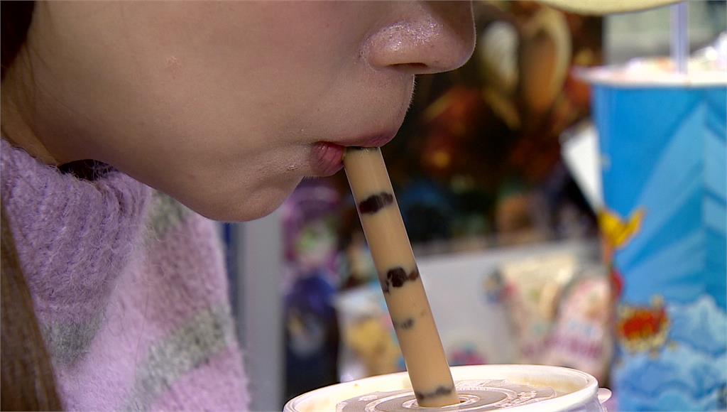 男家中喝珍奶嗆咳昏迷！竟需裝葉克膜搶命 醫：腦血管瘤破裂