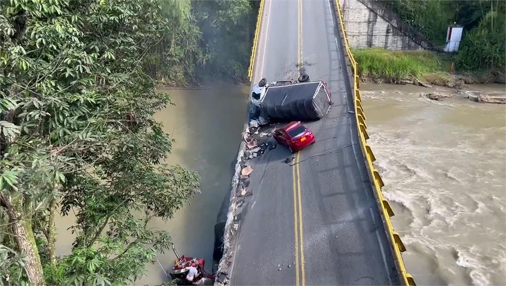 哥倫比亞12號發生斷橋意外。圖／美聯社、路透社