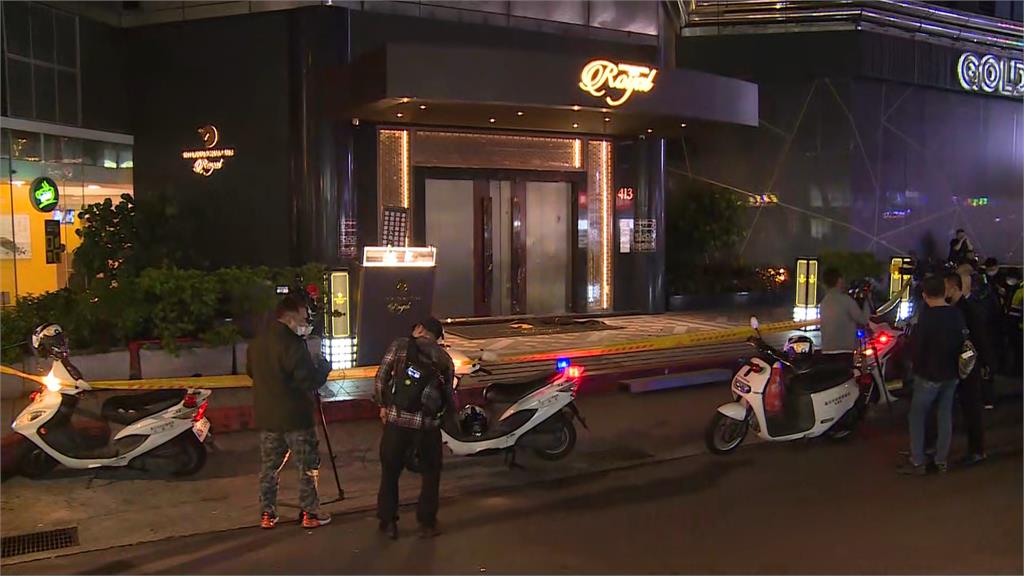 台北市林森北路一家酒店被人丟擲爆裂物。圖／台視新聞