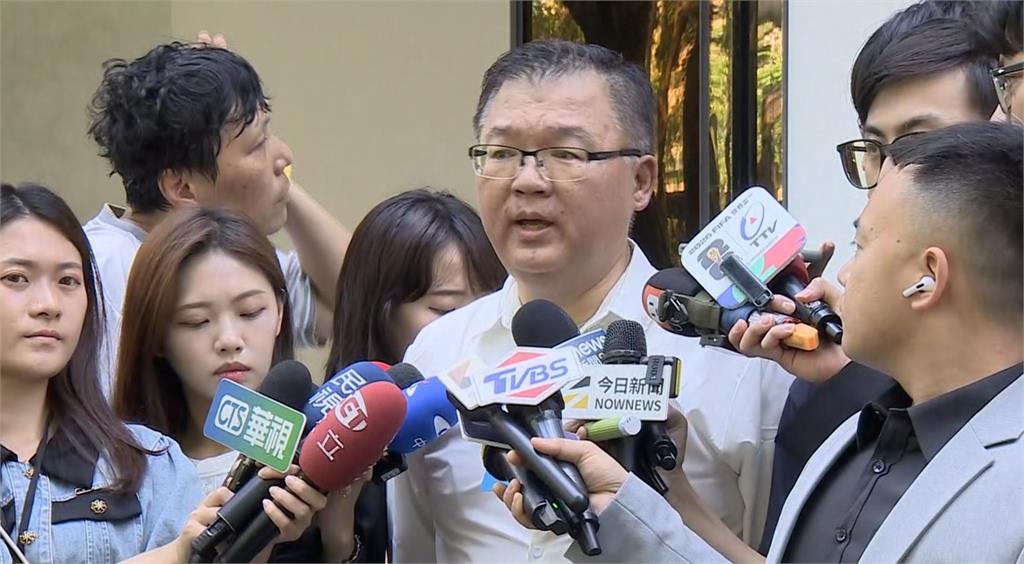 金溥聰秀蕭旭岑「捧錢合照」　李德維：今天才第一次看到