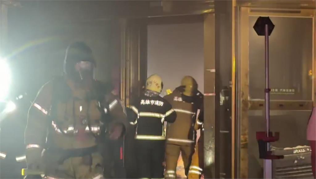 85大樓凌晨火警！1樓竄火苗 濃煙「瀰漫街道」