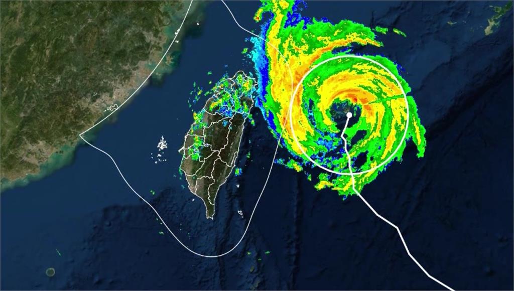 梅花颱風挾帶風雨，襲擊北台灣。圖／台視新聞