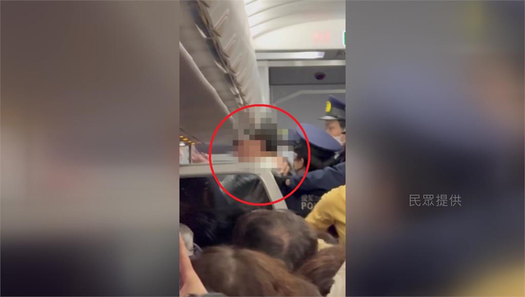 台男疑酒醉虎航機上咆哮害延誤48分鐘 遭日航警包圍拉下飛機