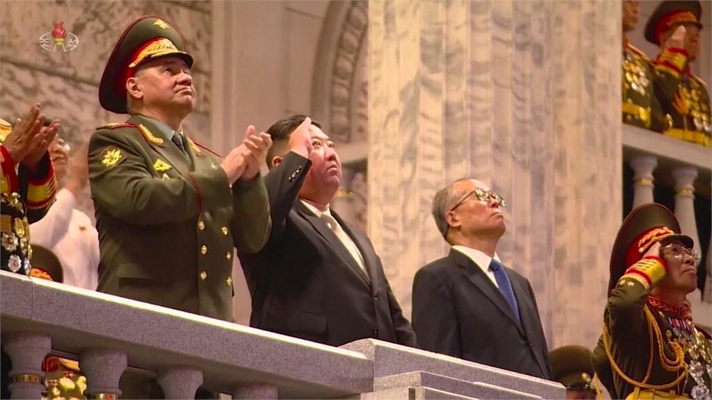 俄國防長蕭依古7月底出席北韓閱兵大典。圖／美聯社
