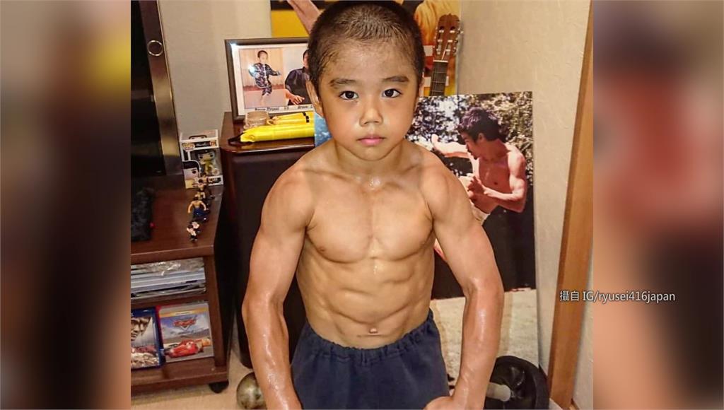 日神童模仿李小龍養出驚人肌肉。圖／翻攝自Instagram@ryusei416japan