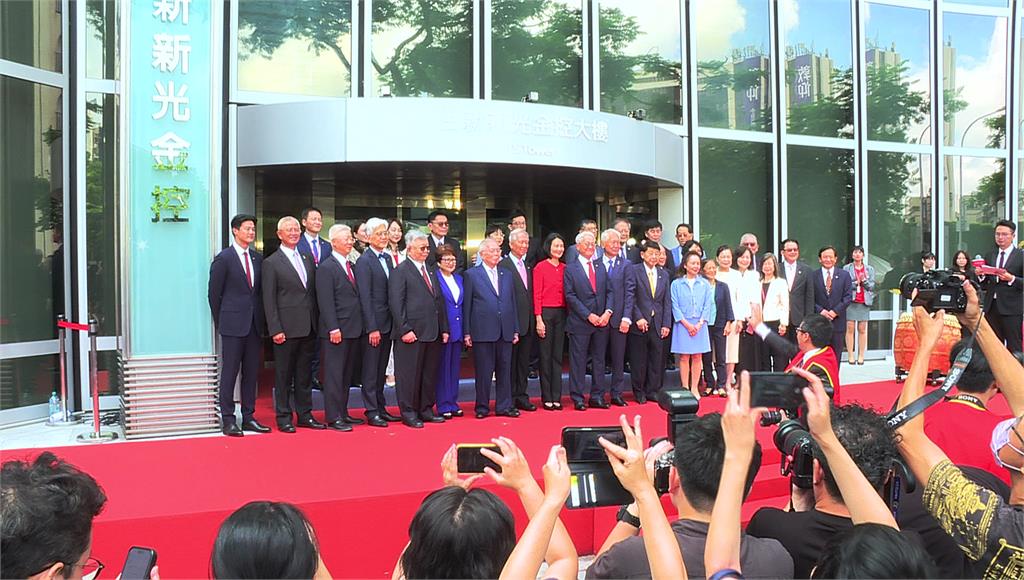 台新金控與新光金控合併，今日正式揭牌。圖／非凡新聞