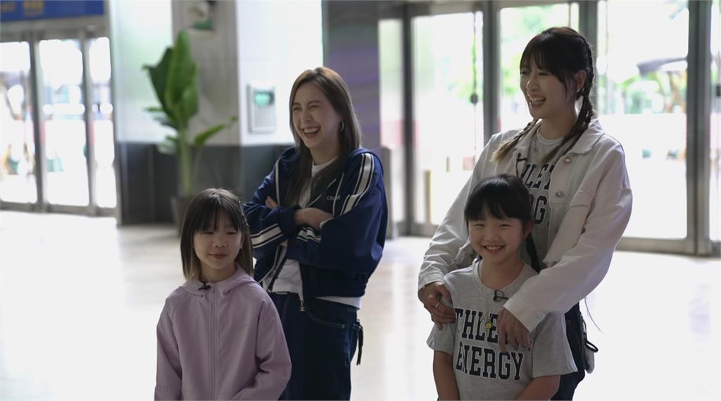 《雙星家遊團》 黃小柔、嚴立婷攜女兒同遊 多年好姊妹情誼暖心曝光