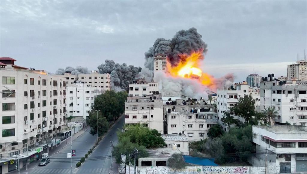 哈瑪斯轟炸大樓。圖／CNN、路透社、美聯社