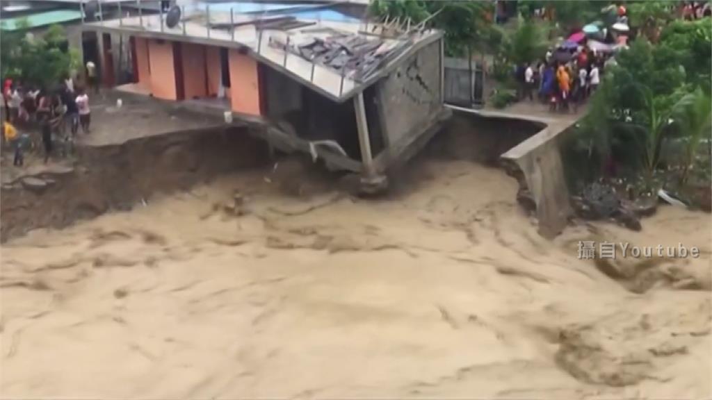 印尼弗羅雷斯島東部下起暴雨，引發暴洪和山崩。圖／翻攝自YouTube