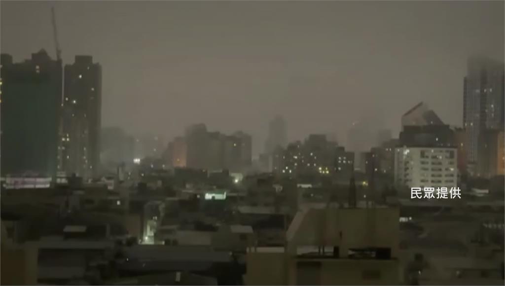 颱風外圍環流+西南氣流夾擊，中南部地區大雨不斷。圖／民眾提供
