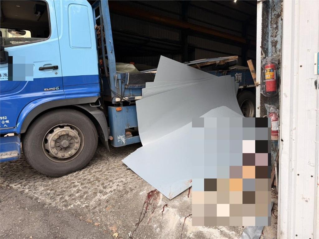 卸貨途中鋼板突滑落 送貨司機遭重壓「顱骨爆裂」當場亡