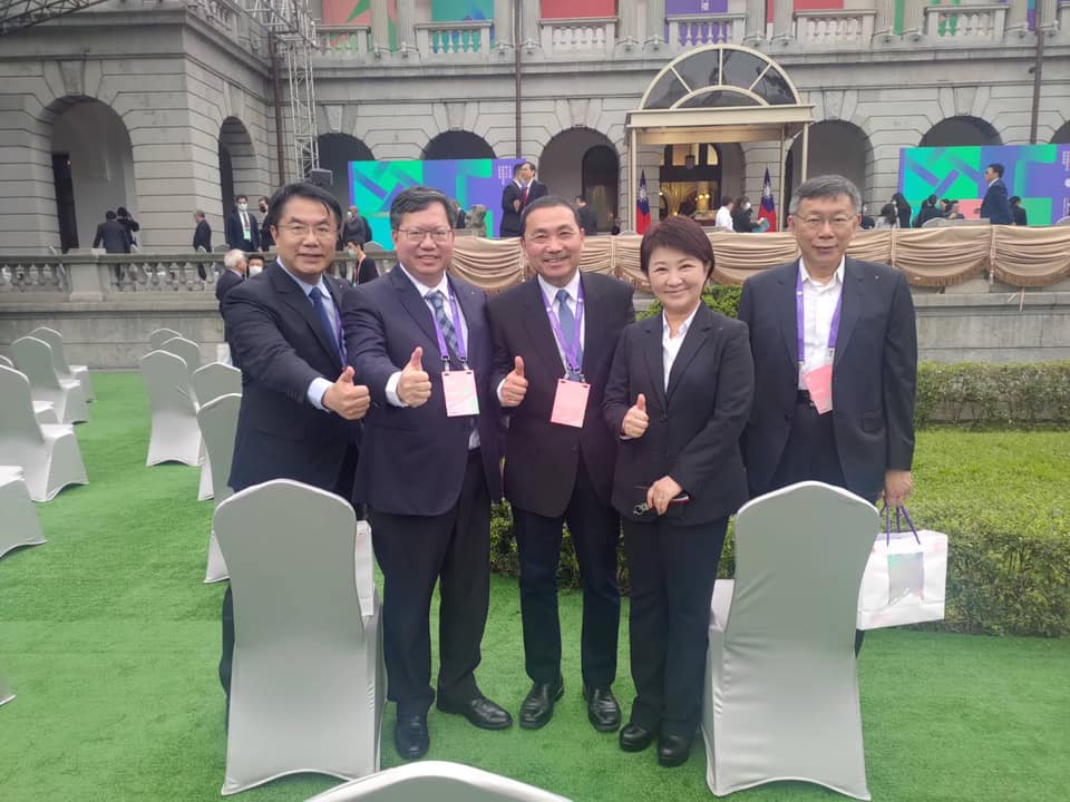 六都市長中，韓國瑜未出席就職典禮。圖：翻攝自黃偉哲Facebook