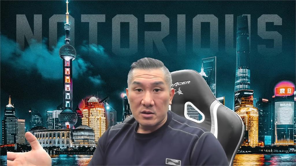 館長在直播中嗆「把賴清德狗頭斬下來」。圖／翻攝自YouTube@Notorious_3cm 