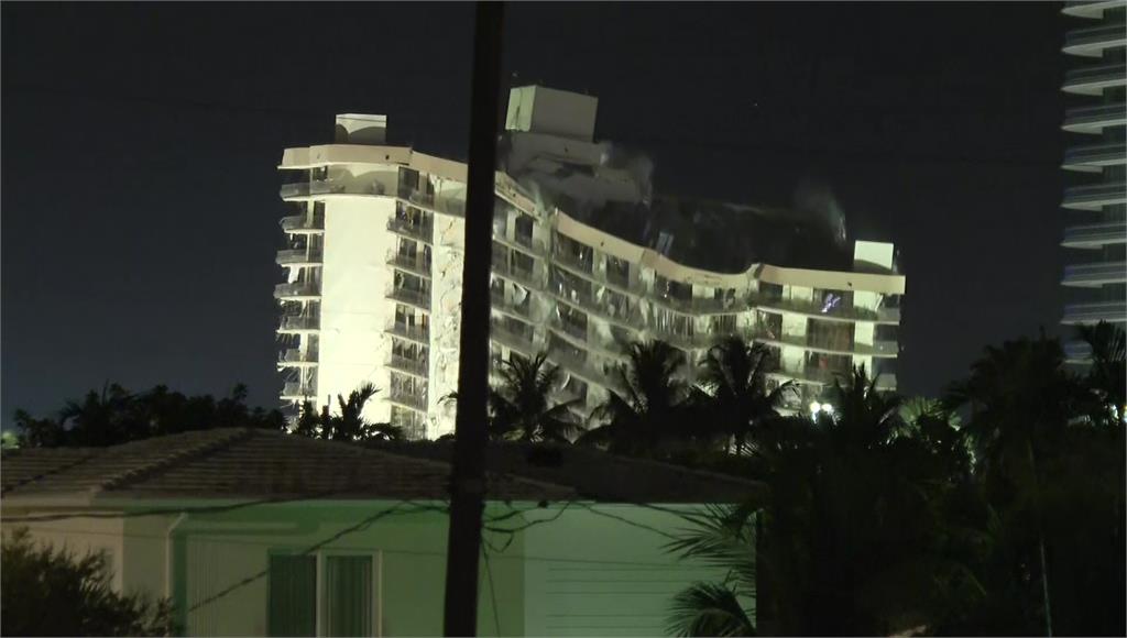 邁阿密濱海公寓大樓進行爆破拆除作業。圖／AP Direct