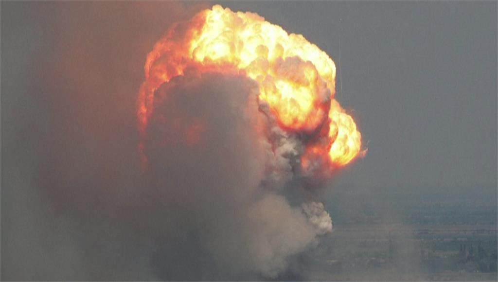 烏克蘭轟炸俄羅斯彈藥庫。圖／美聯社、路透社、CNN