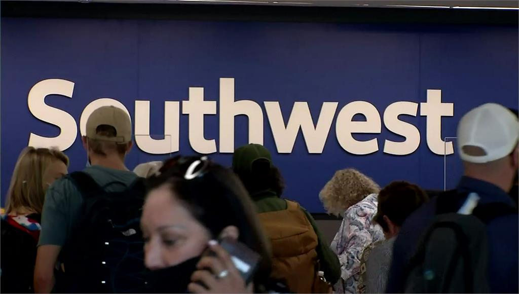 美國西南航空取消2千架航班，驚傳因「內部問題」。圖／翻攝自AP Direct