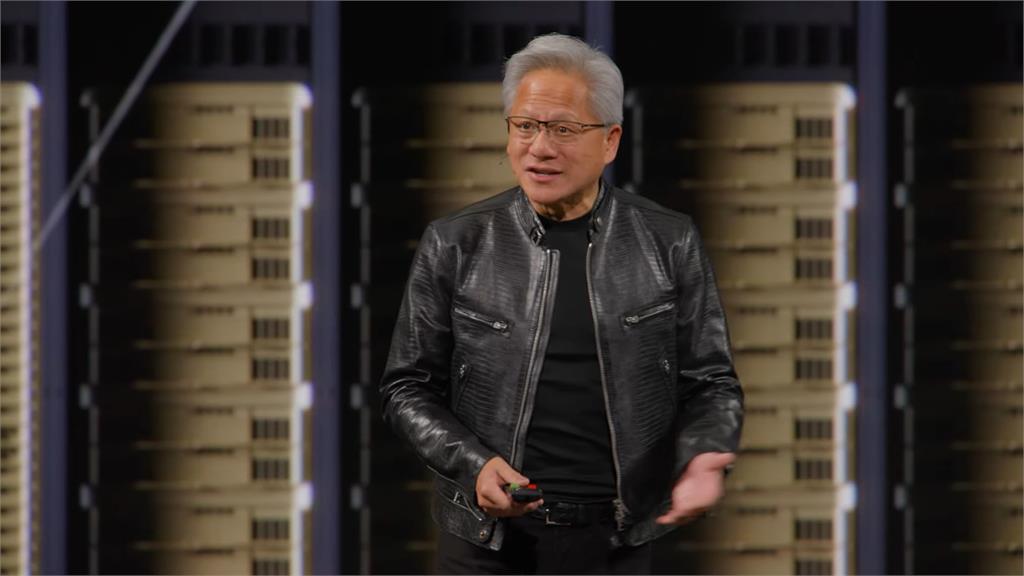 黃仁勳演講突接川普來電 開擴音駁「AI末日論」