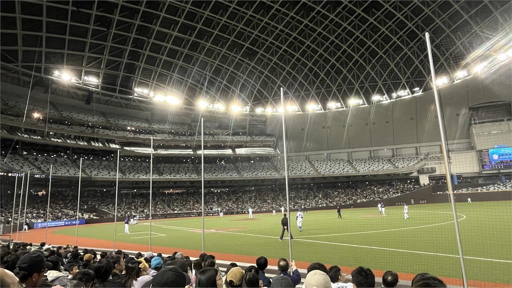 台北大巨蛋11月18日舉辦首場測試賽，吸引超過萬名球迷進場。圖／台視新聞