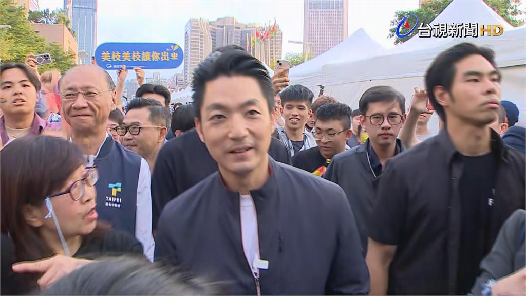 蔣萬安現身同志遊行遭嗆「不要抄同志酒吧」 再對不當執法道歉