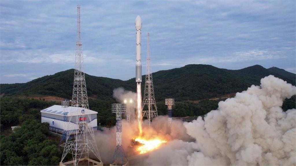 北韓第三度發射人造衛星。示意圖／朝中社
