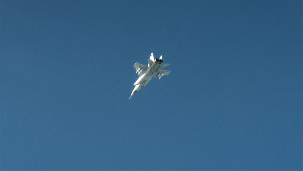 3架俄國米格-31戰機入侵愛沙尼亞領空，停留長達12分鐘，北約緊急出動多架F-35戰機驅離。圖／美聯社、路透社
