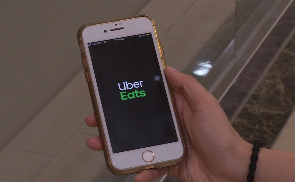 Uber Eats將提高外送費、新增平台服務費。圖／台視新聞（資料畫面）
