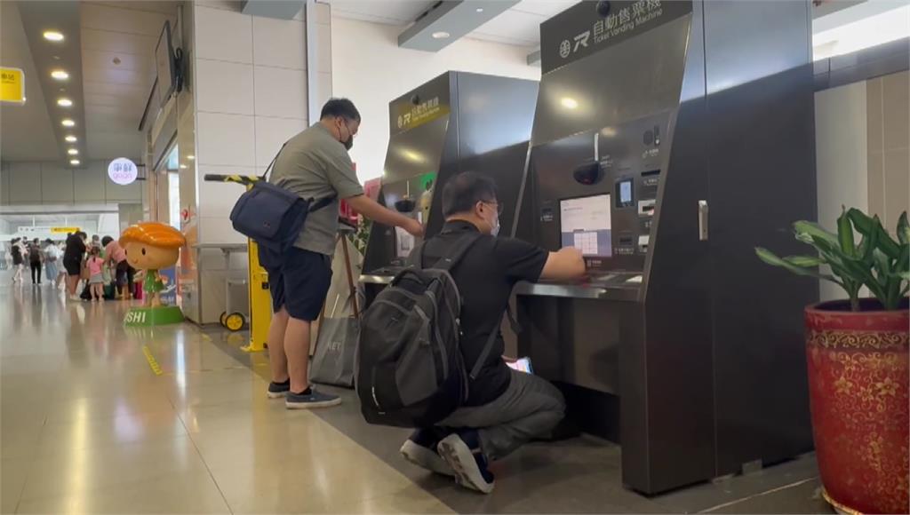 台鐵更新售票機，無障礙機台全台設置124部。圖／台視新聞