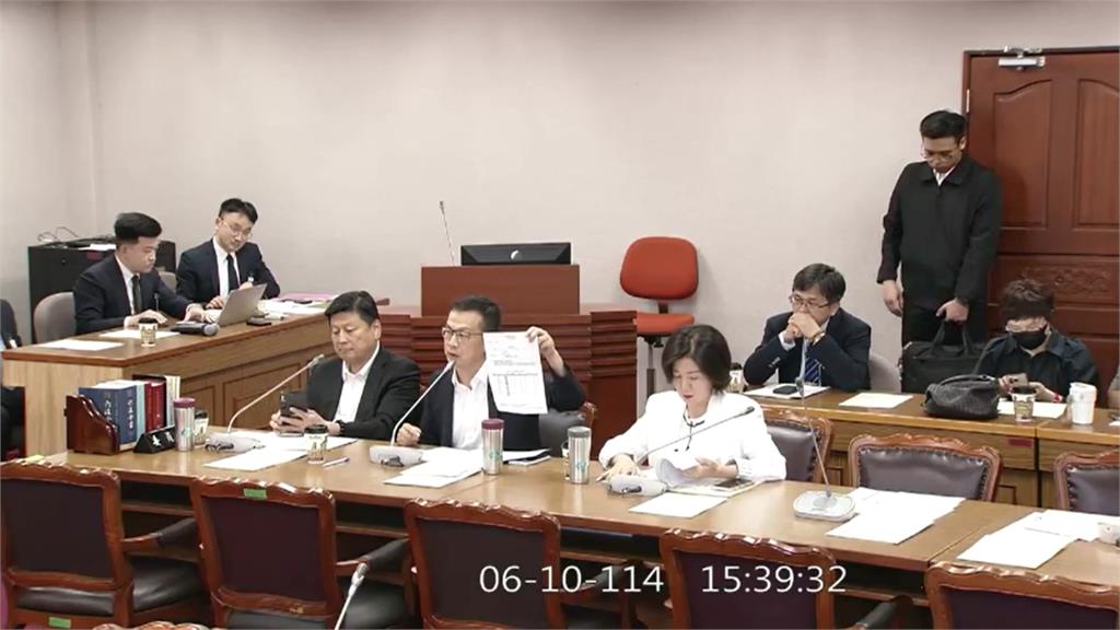 電話騷擾爭議，藍委羅智強秀出通話紀錄自清。圖／翻攝自立法院IVOD