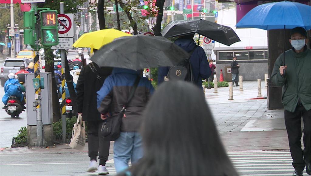 鋒面仍在台灣上空，各地整天都有降雨情形，18縣市發布豪、大雨特報。圖／台視新聞（資料畫面）