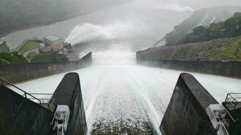 時隔618天！石門水庫溢洪道「3管齊下」排洪 震撼畫面曝光