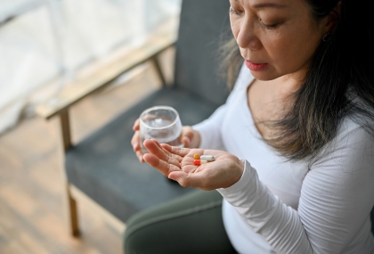 「這4種服藥方式」恐害食道潰瘍、糜爛！醫示警  多顆一起吞中了