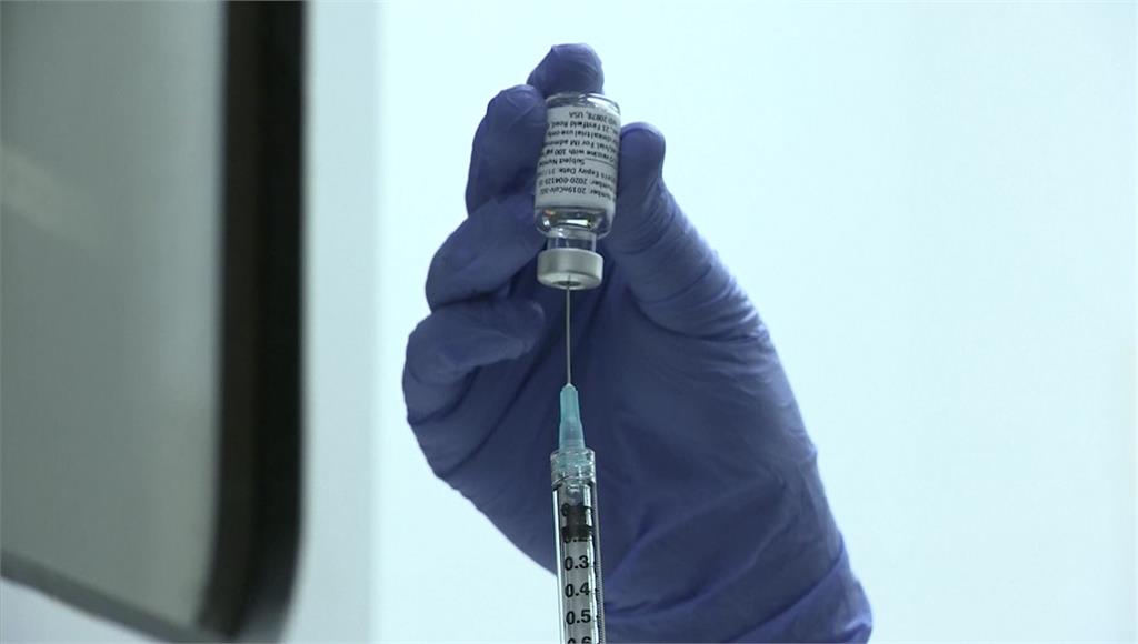 新冠疫苗追加劑的接種間隔，縮短至3個月。圖／台視新聞
