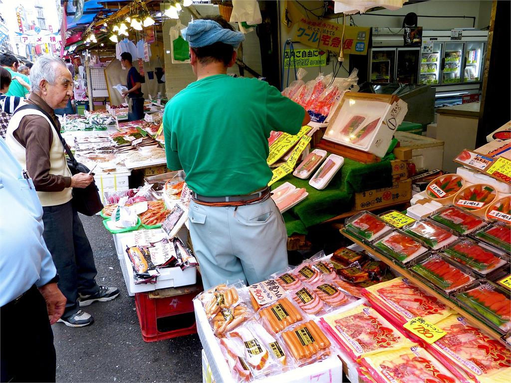 「澎派端上桌」，日本街頭湧現採買年菜人潮。示意圖／翻攝自Pixabay