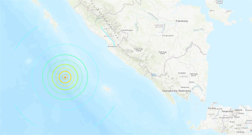 印尼晚間發生規模6.9強震。圖／翻攝自USGS