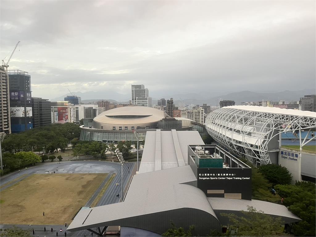 元旦天氣雲量多，越晚雨勢越明顯。圖／台視新聞