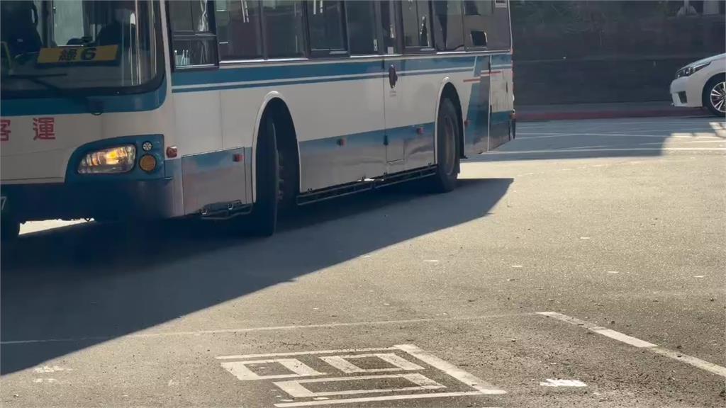 新店公車離奇命案 男蜷縮座位死亡多日
