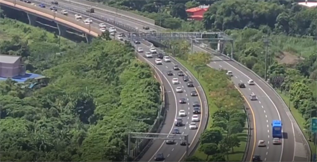 高公局預估今日交通量預計可達115百萬車公里。圖／台視新聞（資料照）