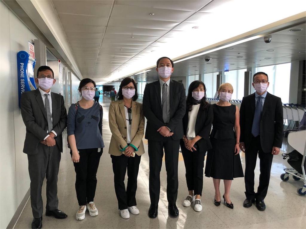 7名駐香港辦事處人員20日離港。圖／翻攝自Facebook@macgov 