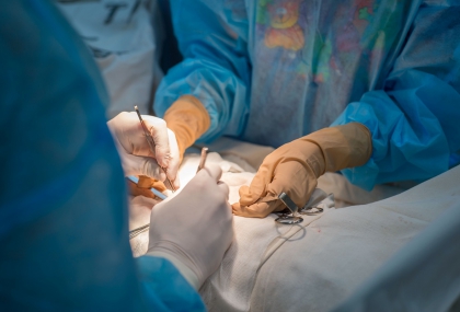 肚臍疝氣勿輕忽　醫教兩招自我檢查與就醫時機