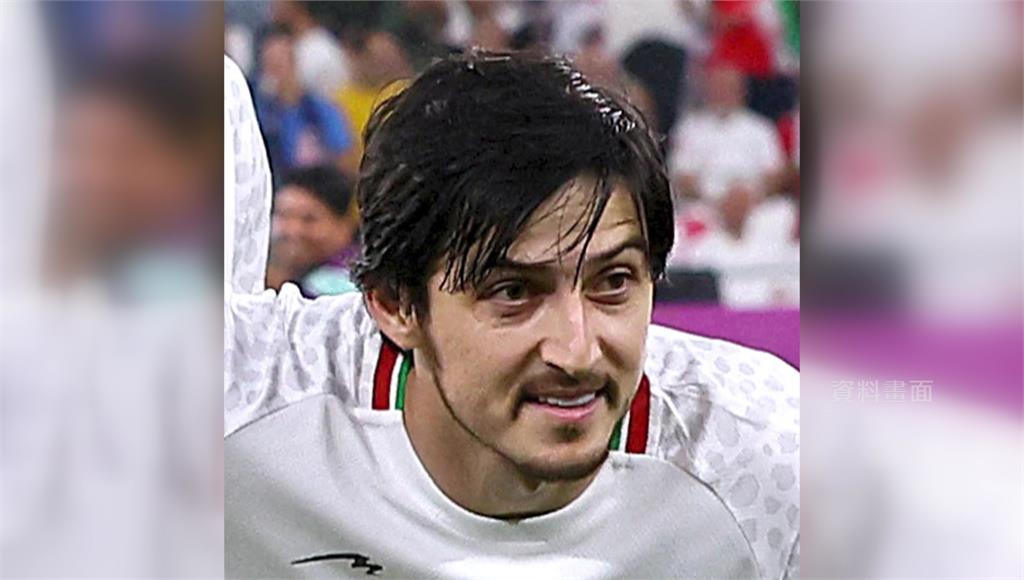 戰火燒進足球場！伊朗球星阿茲蒙PO與杜拜酋長合影 被踢出國家隊