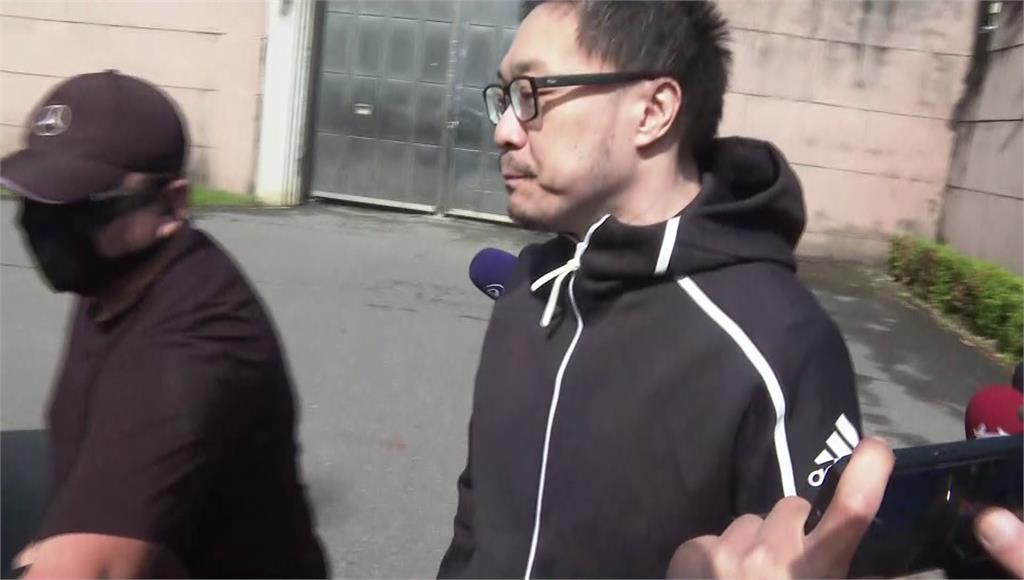 朱學恒提前出獄「身形瘦一圈」 鞠躬「各位費心了」火速離去