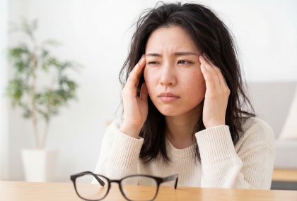 眼睛乾澀是「疲勞or乾眼症」？醫曝4大差異 一直想揉眼睛注意了