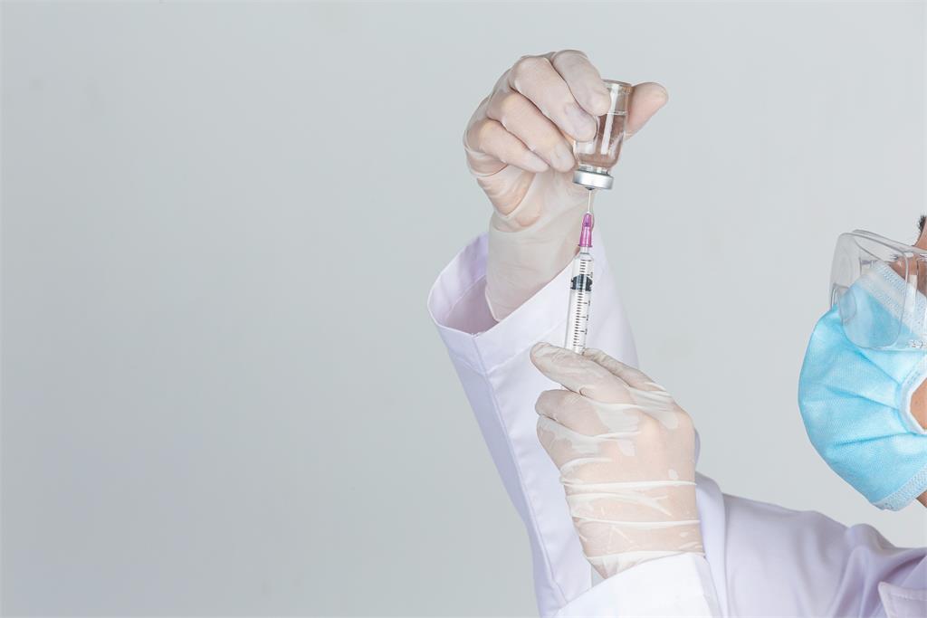 美國藥廠嬌生宣布，旗下研發新冠肺炎疫苗進入臨床試驗。示意圖：翻攝自Freepik