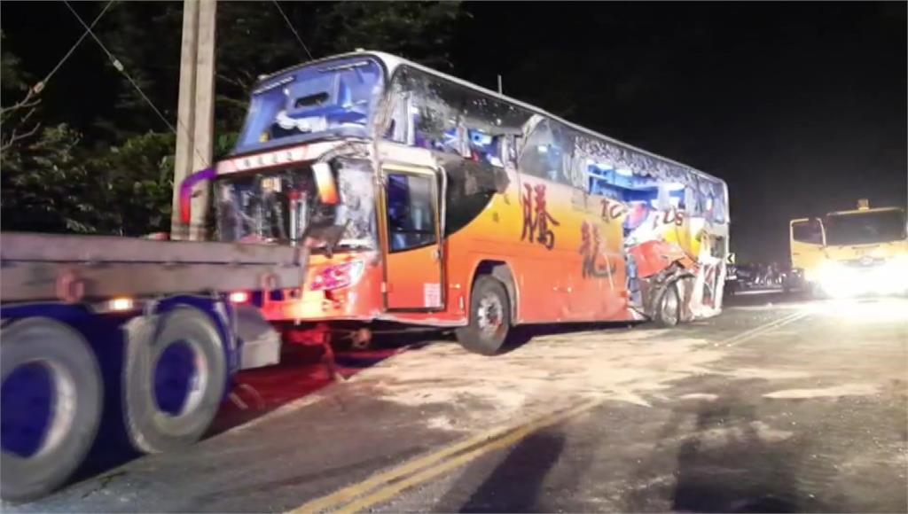 蘇花公路發生嚴重車禍，車體嚴重毀損造成6死39傷。圖：台視新聞