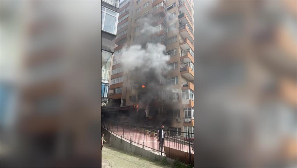 伊斯坦堡夜店整修失火，已29死。圖／路透社