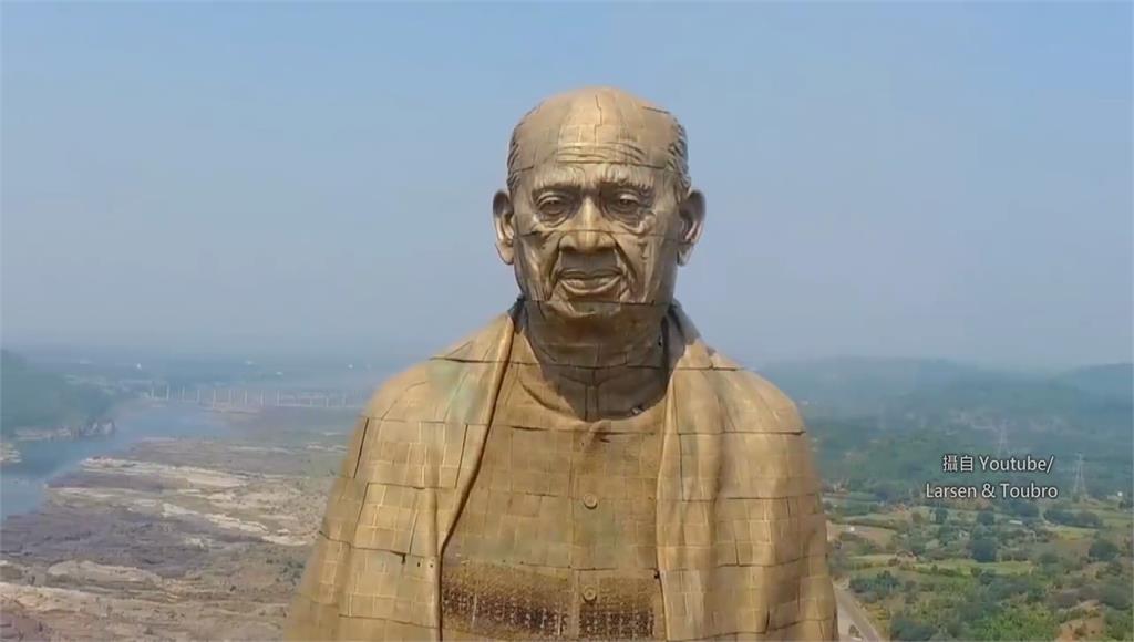 印度「團結雕像」世界第一高，高度直逼兩座自由女神像。圖／翻攝自網路