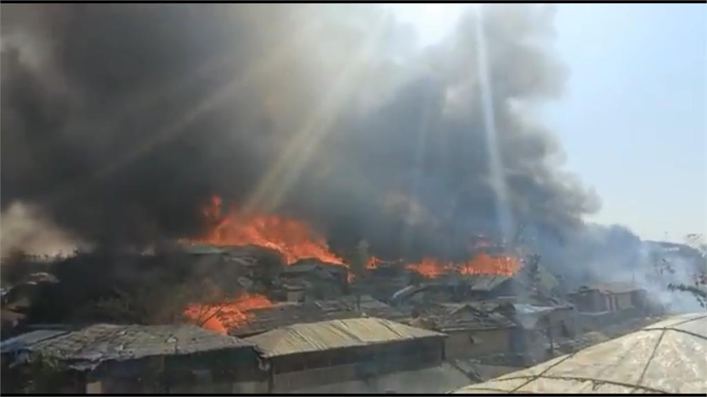孟加拉羅興亞難民營發生大火。圖／翻攝自推特@ashoswai