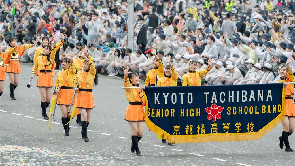 日本京都橘高校吹奏樂部「橘色惡魔」。圖／翻攝自文總臉書